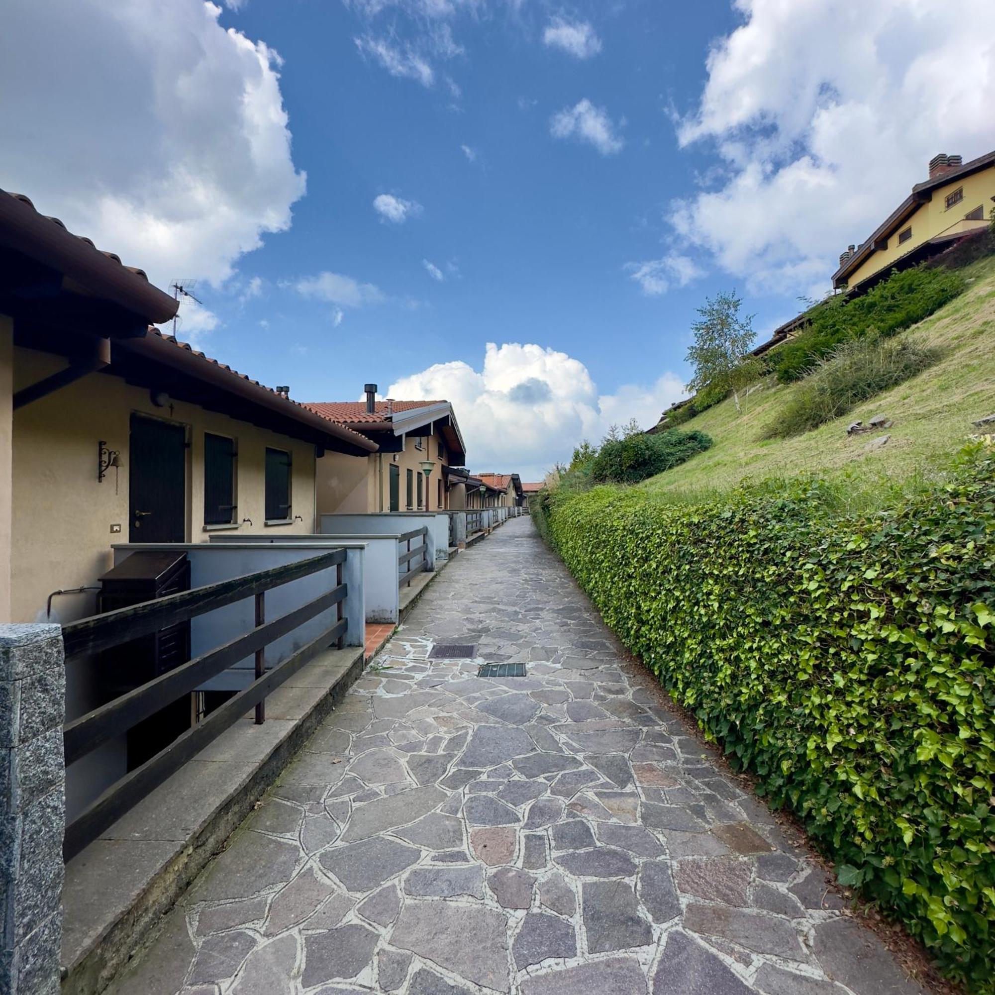 Appartement Panorama 1200, In The Heart Of The San Fermo Hills à Adrara San Rocco Extérieur photo